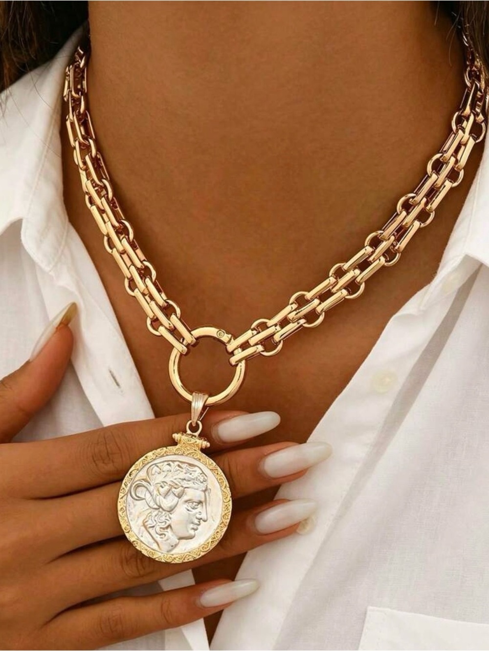 NWT Gorgeous Vintage Portrait Coin Pendant Gold
Necklace